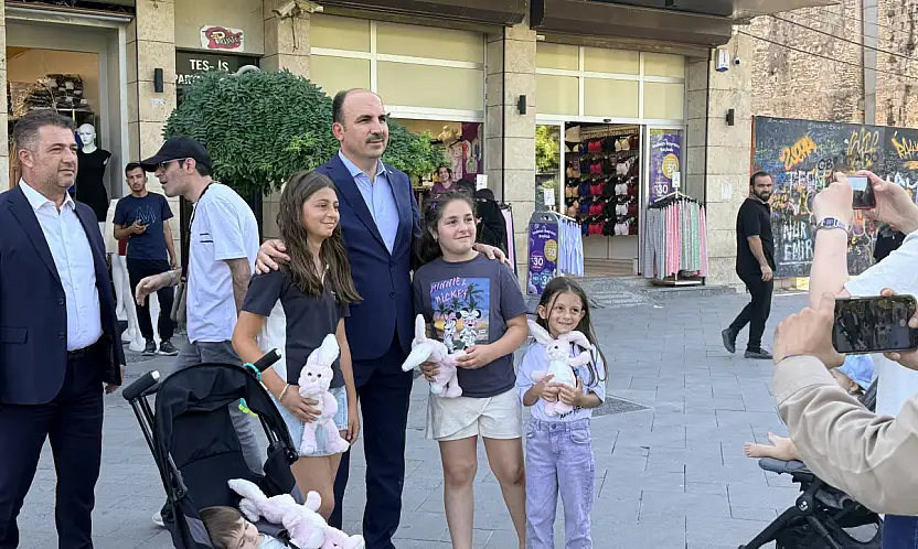 Başkan Altay Zafer Meydanı'nda çocukların yüzünü güldürdü