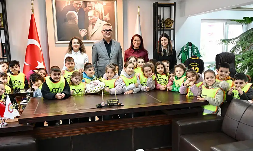 Başkan Ustaoğlu, minik misafirleri ağırladı!