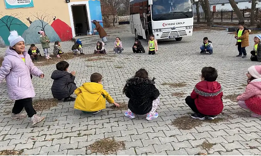 Beyşehir'de doğayla eğitim buluştu: Minikler keşfetti, gençler yürüdü