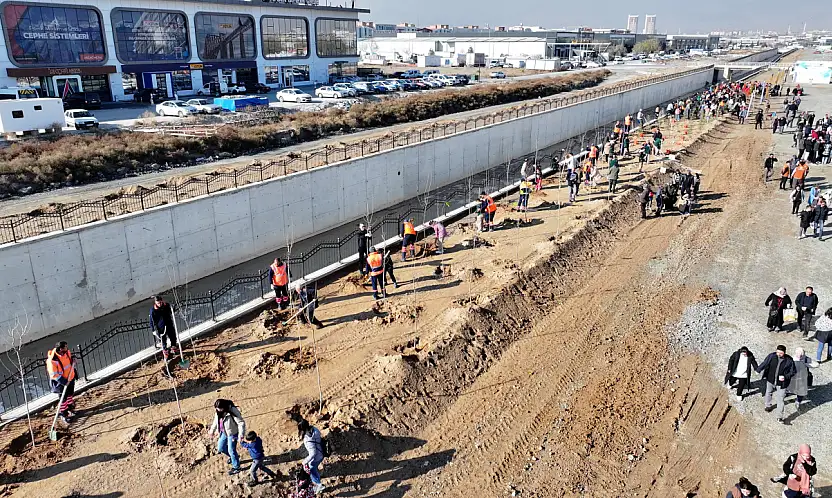 Engeller Konya'da aşıldı: Öğrenciler geleceğe fidan bıraktı