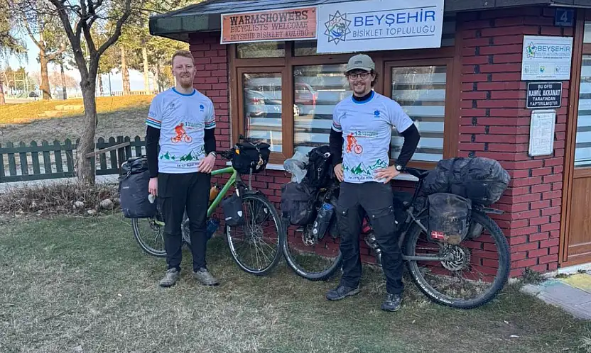 İki tekerle yola çıktılar! Hedeflerine ulaşmak için Konya'ya uğradılar