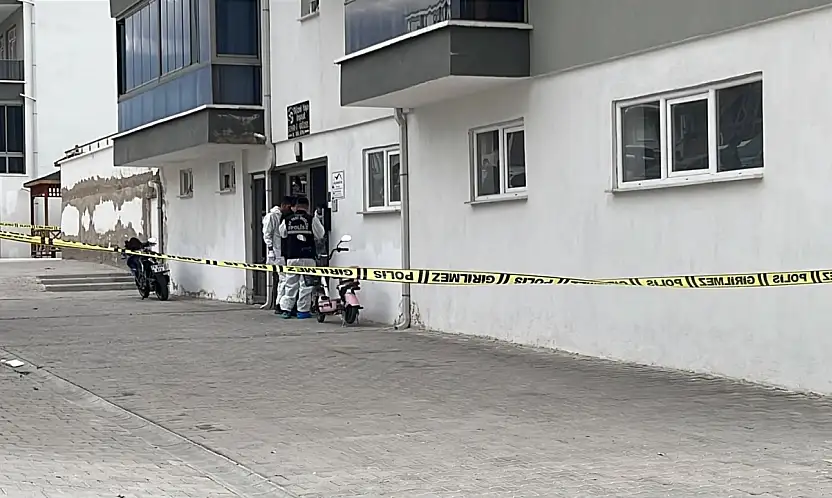 Karaman'da dehşete düşüren ölüm! Eve giren ekipler notu görünce apartmanı tahliye etti