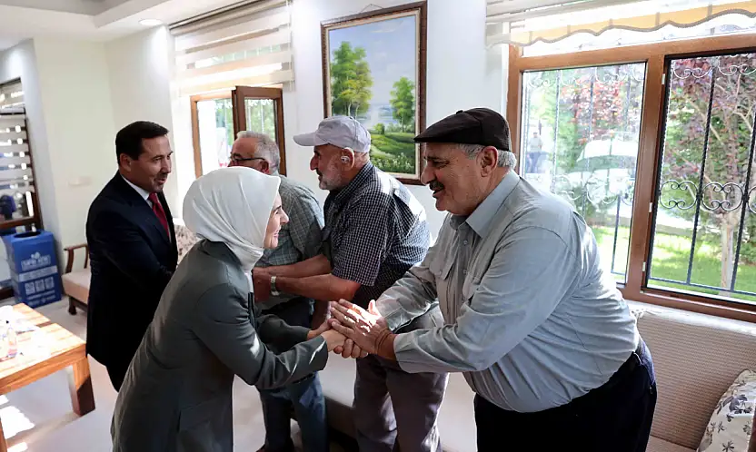 Konya'da geçmişe yolculuk: Bakan Göktaş şehrin çınarlarıyla buluştu!