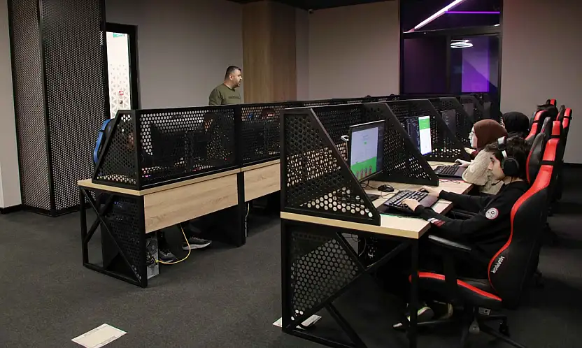 Karatay'da gençliğe yatırım: 549 öğrenci 19 branşta eğitim alıyor