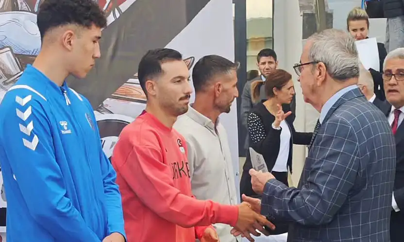 Konya Büyükşehir Belediyesporlu Ramazan Yılmaz'a 'Yılın Sporcusu' ödülü