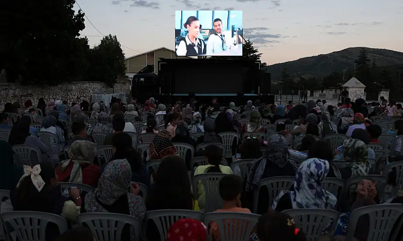 Konya Büyükşehir'den ilçe ilçe kültür sanat çıkarması: Sinema TIR'ı yollarda