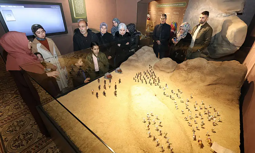 Konya Büyükşehir'den manevi atmosfer: Siyer Sergisi gönüllerde iz bırakıyor