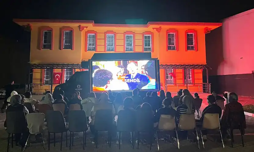 Konya ÇES'te Yeşilçam rüzgarı: Açık hava sinemasında nostalji dolu gece