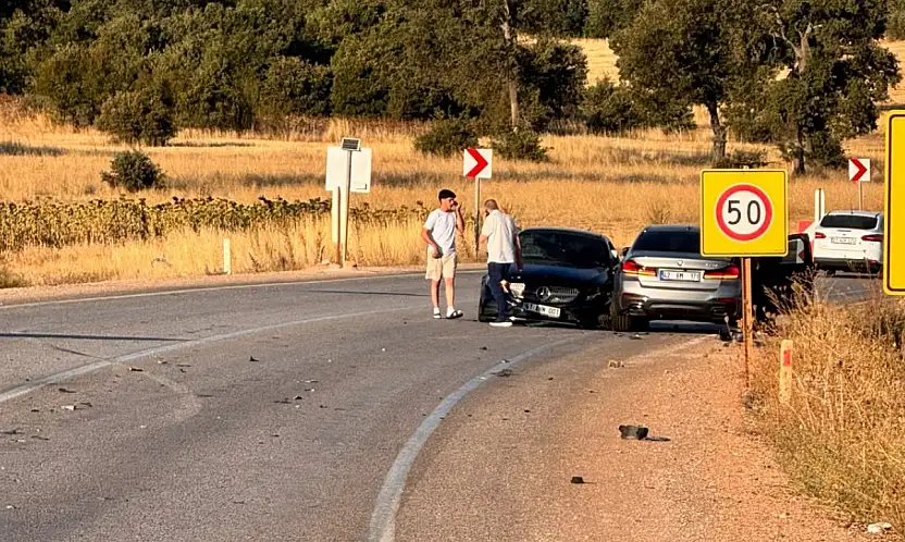 Konya'da 3 otomobil birbirine girdi: Çok sayıda yaralı var!