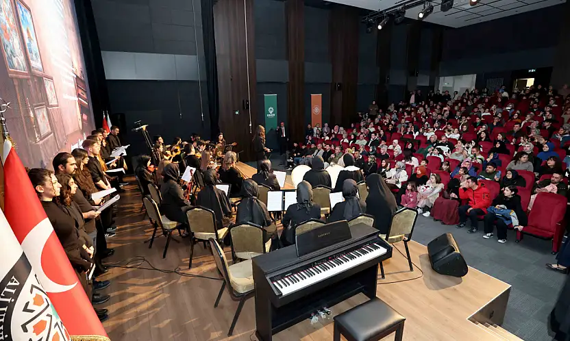 Konya'da 549 kursiyer el emeği sergisi ve müzik dinletisiyle sahnedeydi
