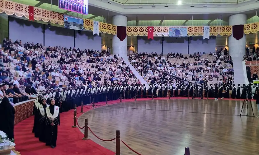 Konya'da 66 hafız için taç giyme ve icazet töreni
