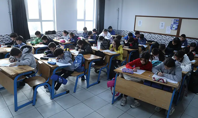 Konya'da 77 bin 600 öğrenci aynı sınavda ter döktü: 31 ilçede dev uygulama