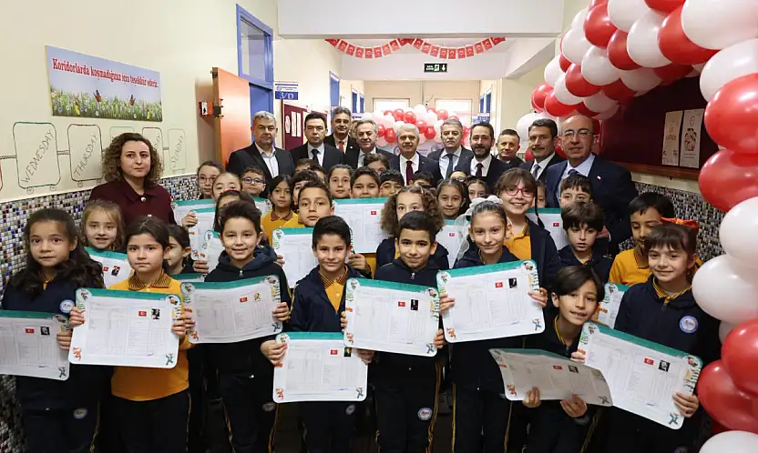 Konya'da binlerce öğrenci karnesine kavuştu