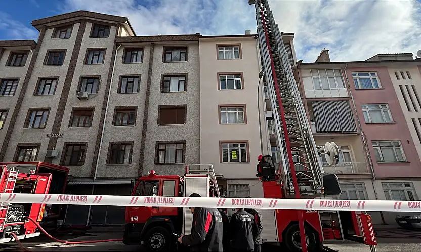 Konya'da çatı yangını korkuttu: Alevler paniğe neden oldu