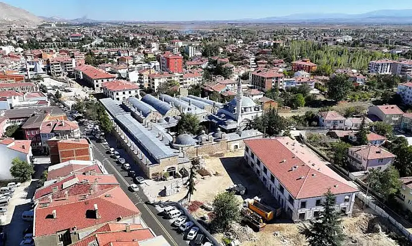 Konya'da çiftçilerin yol çilesi bitiyor: Şeker fabrikasına giden yol yenileniyor