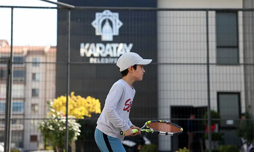 Konya'da Cumhuriyet coşkusu kortlara taşındı
