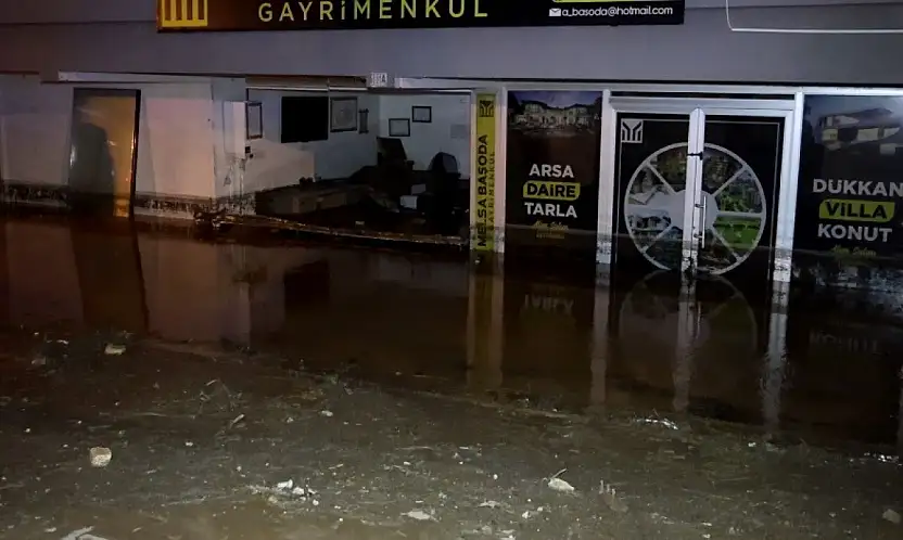 Konya'da dakikalar içinde felaket yaşandı! Dağdan inen sel her şeyi önüne kattı