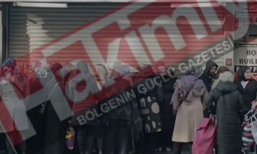 Konya'da dondurucu soğukta indirim mesaisi: Vatandaşlar saatlerce açılışı bekledi!