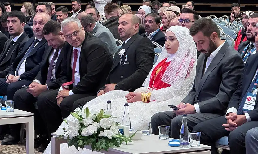 Konya'da düğün ve kongre aynı güne denk geldi: Gelin ve damattan şaşırtan hareket!