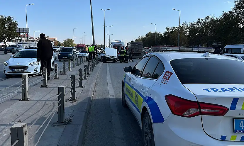 Konya'da feci kaza! Hurdaya dönen Tofaş'ta 4 kişi yaralandı