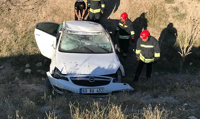 Konya'da feci kaza: Şarampole uçan araçta bebek ve ailesi yaralandı!