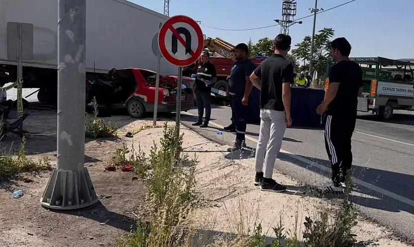Konya'da feci TIR kazası: İki genç olay yerinde yaşamını yitirdi