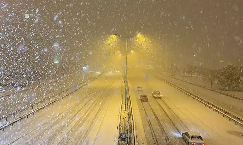 Konya'da gece saatlerinde kar yağışı etkili oldu: AKOM'dan uyarı geldi!