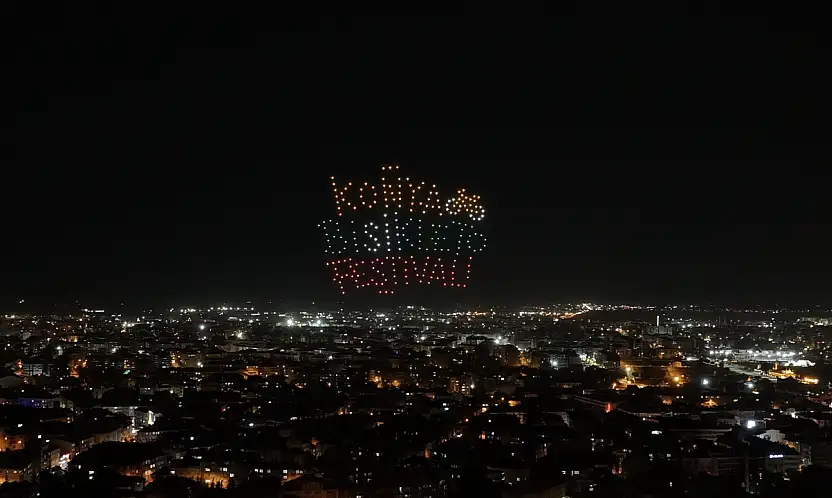Konya'da geceyi aydınlatan gösteri!