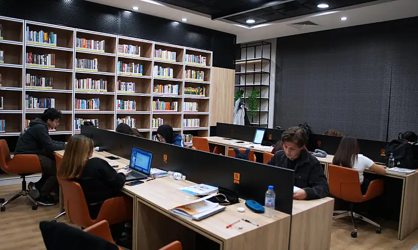 Konya'da gençlere kütüphane ve ücretsiz tablet desteği