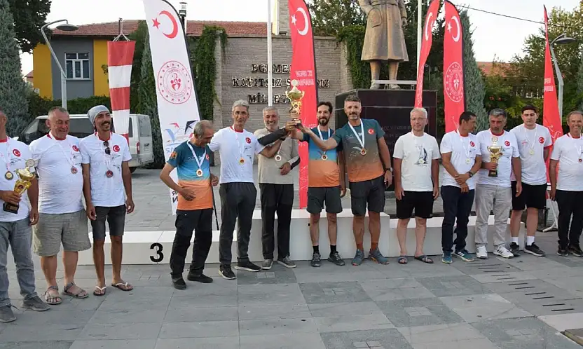 Konya'da gökyüzü şampiyonları ödüllerini aldı