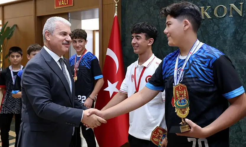 Konya'da güreşin geleceği emin ellerde: Türkiye şampiyonlarından anlamlı ziyaret