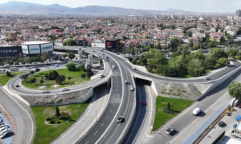 Konya'da iki önemli üst geçit yenilendi! 2 bin 500 ton asfalt kullanıldı