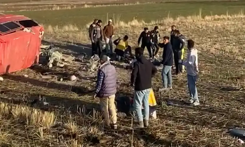 Konya'da işçi minibüsü şarampole devrildi: 6 yaralı