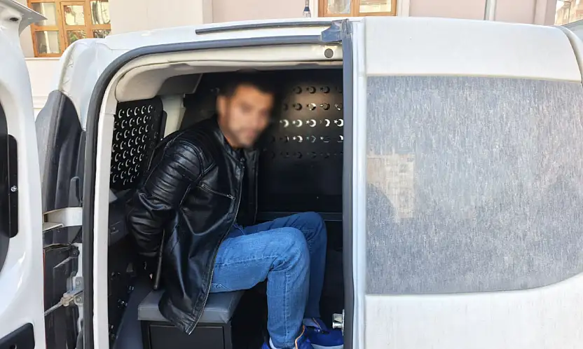 Konya'da ışığı yanmayan evleri seçen hırsızı montu ele verdi