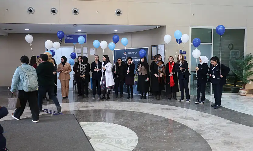 Konya'da kanser farkındalığı: Hastane önünde balonlarla mesaj verildi