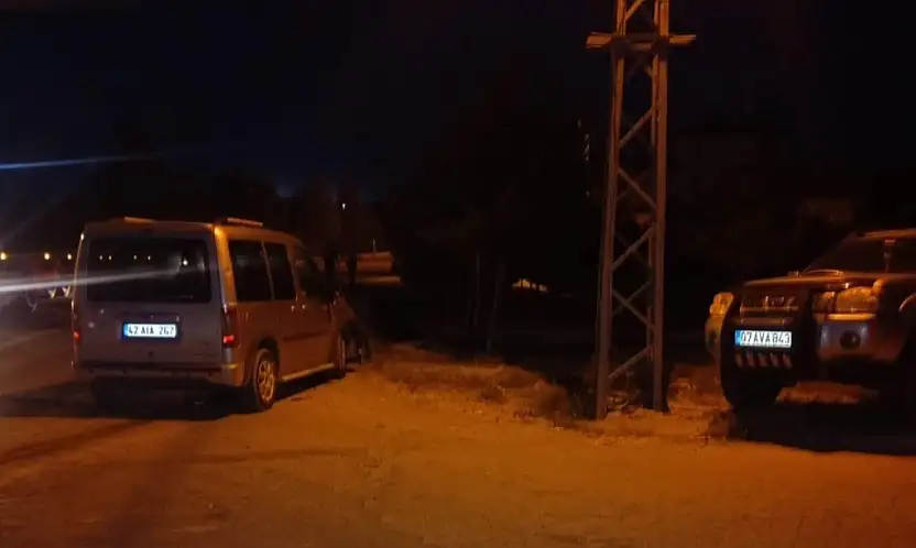 Konya'da kavşakta kamyonetler çarpıştı: 2 yaralı