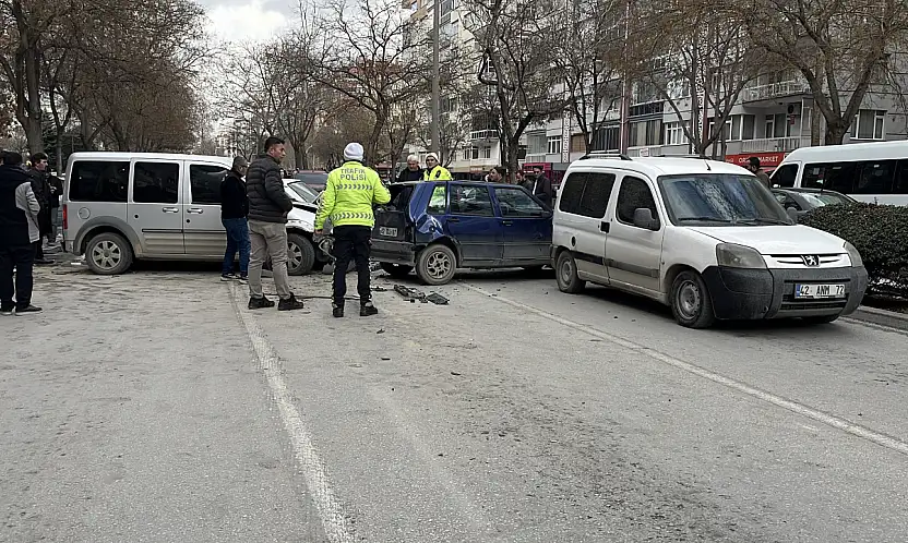 Konya'da kırmızı ışık dehşeti: Hızla gelen kamyonet 7 aracı biçti