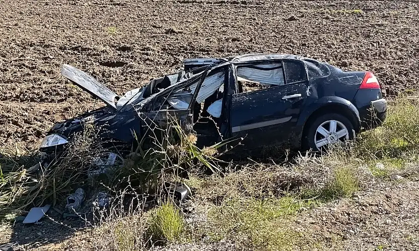 Konya'da kontrolden çıkan otomobil tarlaya uçtu: 1 yaralı