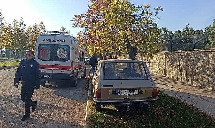 Konya'da kontrolden çıkan otomobil ağaca çarptı