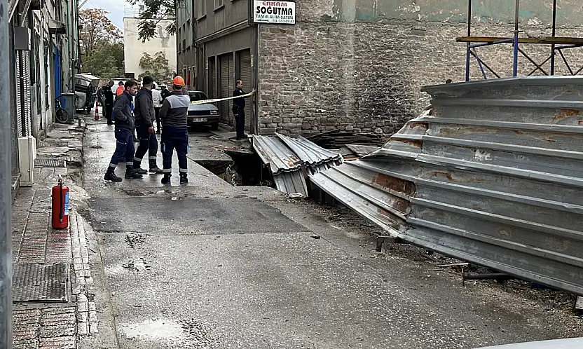 Konya'da korkutan göçük: Doğalgaz ve su borusu patladı!