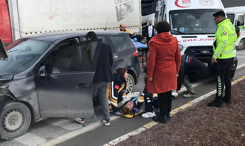 Konya'da korkutan kaza! Otomobil kamyona ok gibi saplandı