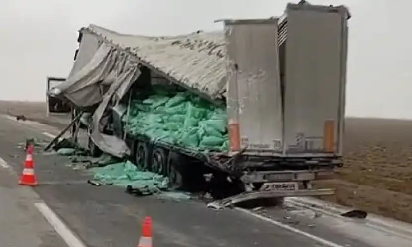 Konya'da korkutan kaza! TIR'lar çarpıştı