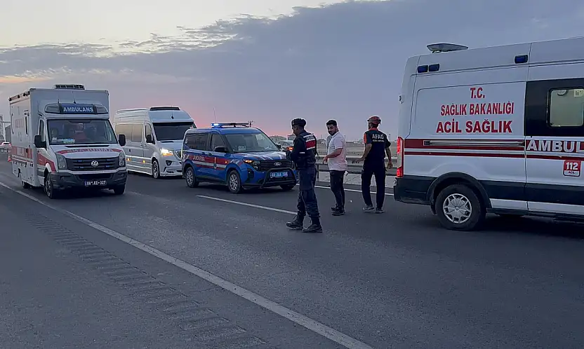 Konya'da kum fırtınası kazaya yol açtı: 7 araç birbirine girdi, 16 kişi yaralandı