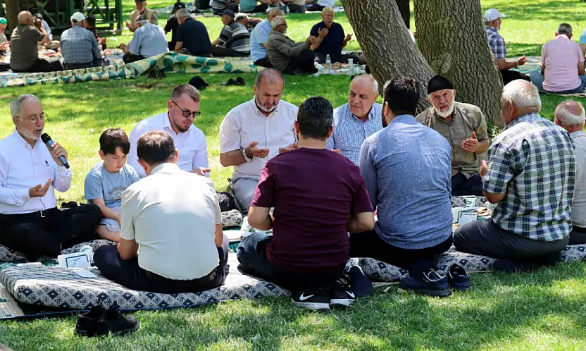 Konya'da Kur'an yarışmasına katılanlara anlamlı ikram