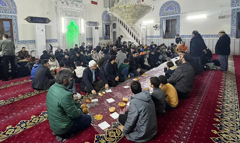 Konya'da manevi uyanış: Öğrenci, veli ve öğretmenler aynı safta!