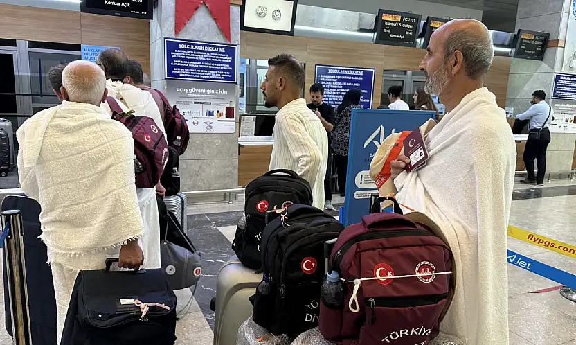 Konya'da Mevlid Kandili'nde çifte heyecan! İlk Umre kafilesi kutsal topraklarda