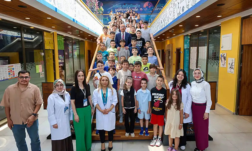 Konya'da miniklerden robotik şov: Geleceğin üreticileri burada yetişiyor