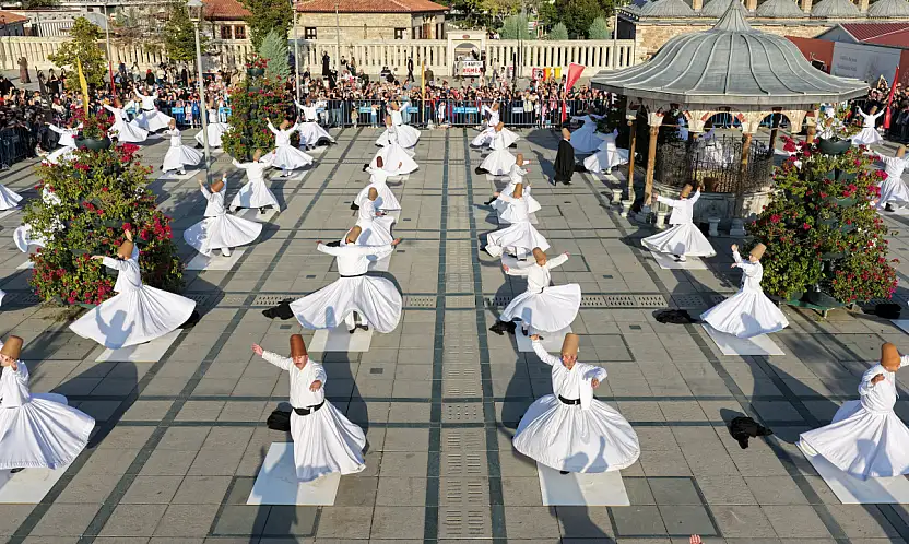 Konya'da Mistik Müzik Festivali başladı: Mevlana Meydanı'nda büyüleyici açılış
