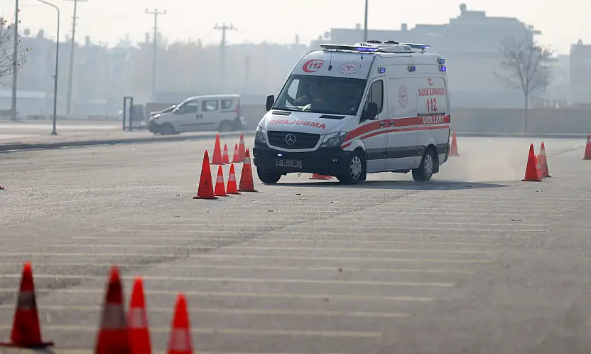 Konya'da nefes kesen ambulans rallisi! 112 ekipleri zamana karşı yarıştı