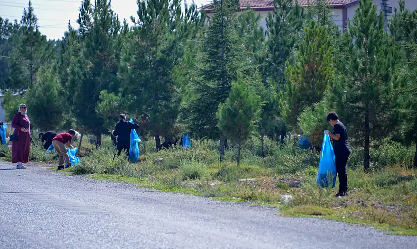 Konya'da öğrenciler Dünya Temizlik Günü'nde el ele verdi